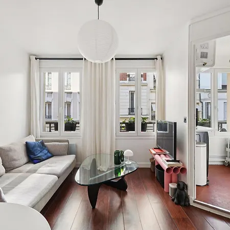 Eiffel Tower Apartment *