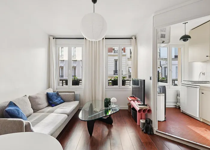 Eiffel Tower Apartment *