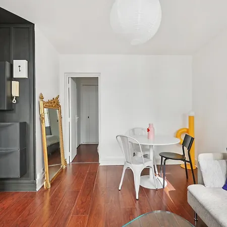 Eiffel Tower Париж